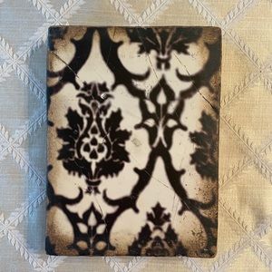 Retired Sid Dickens T99 Black Lace